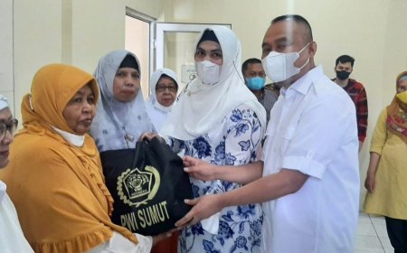 Ketua PWI dan IKWI Sumut Serahkan Bantuan Idul Fitri kepada Warakawuri