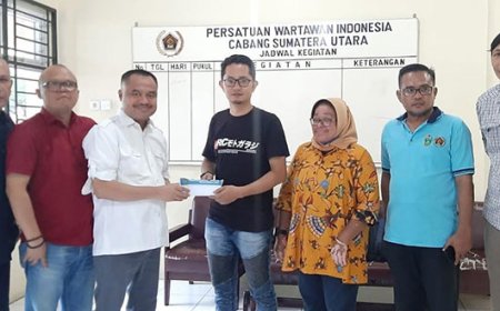 PWI Sumut Serahkan Santunan Asuransi Mendiang Lamhar Simaremare