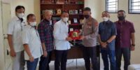 Ketua PWI Sumut H Farianda Putra Sinik dan pengurus menyambut kunjungan Kapolrestabes Medan Kombes Pol Valentino Alfa Tatareda di Medan