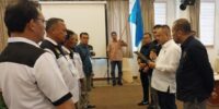 Ketua PWI Sumut H Farianda Putra Sinik SE melantik pengurus PWI Kabupaten Karo, Dairi, dan Pakpak Bharat periode 2023-2026 di Berastagi, Sabtu (5/8).